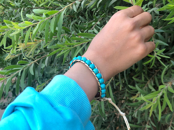 Golden thread bracelet with turquoise stone