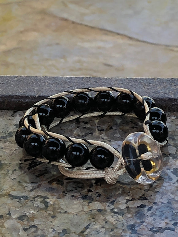 Golden thread and black agate bracelet