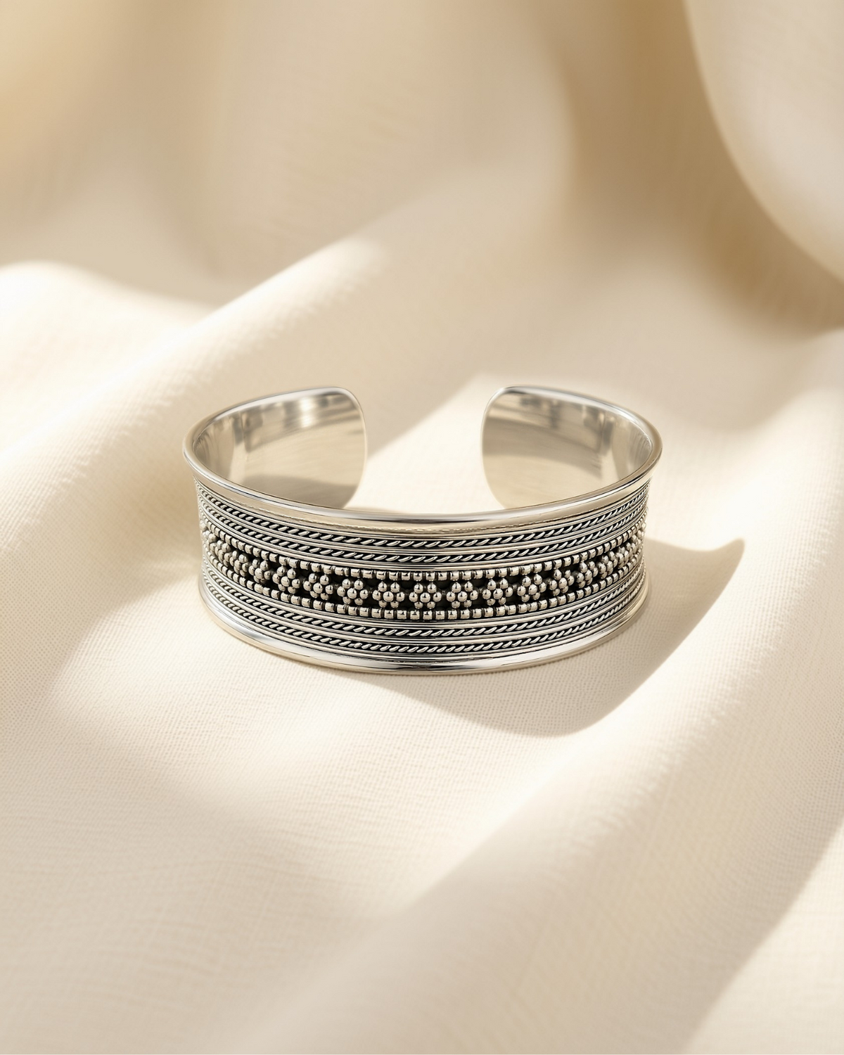 The Heritage Motif Bangle Small 1336