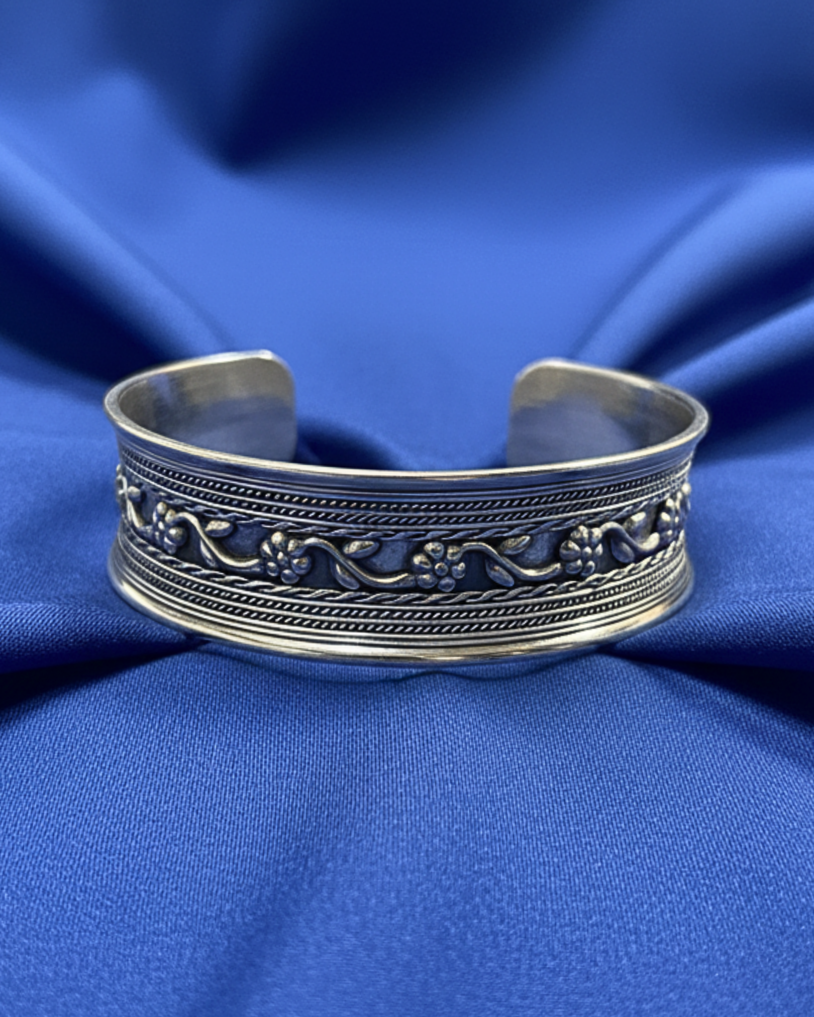 Floral Vine Relief Silver Cuff Bracelet 1358 إسواره