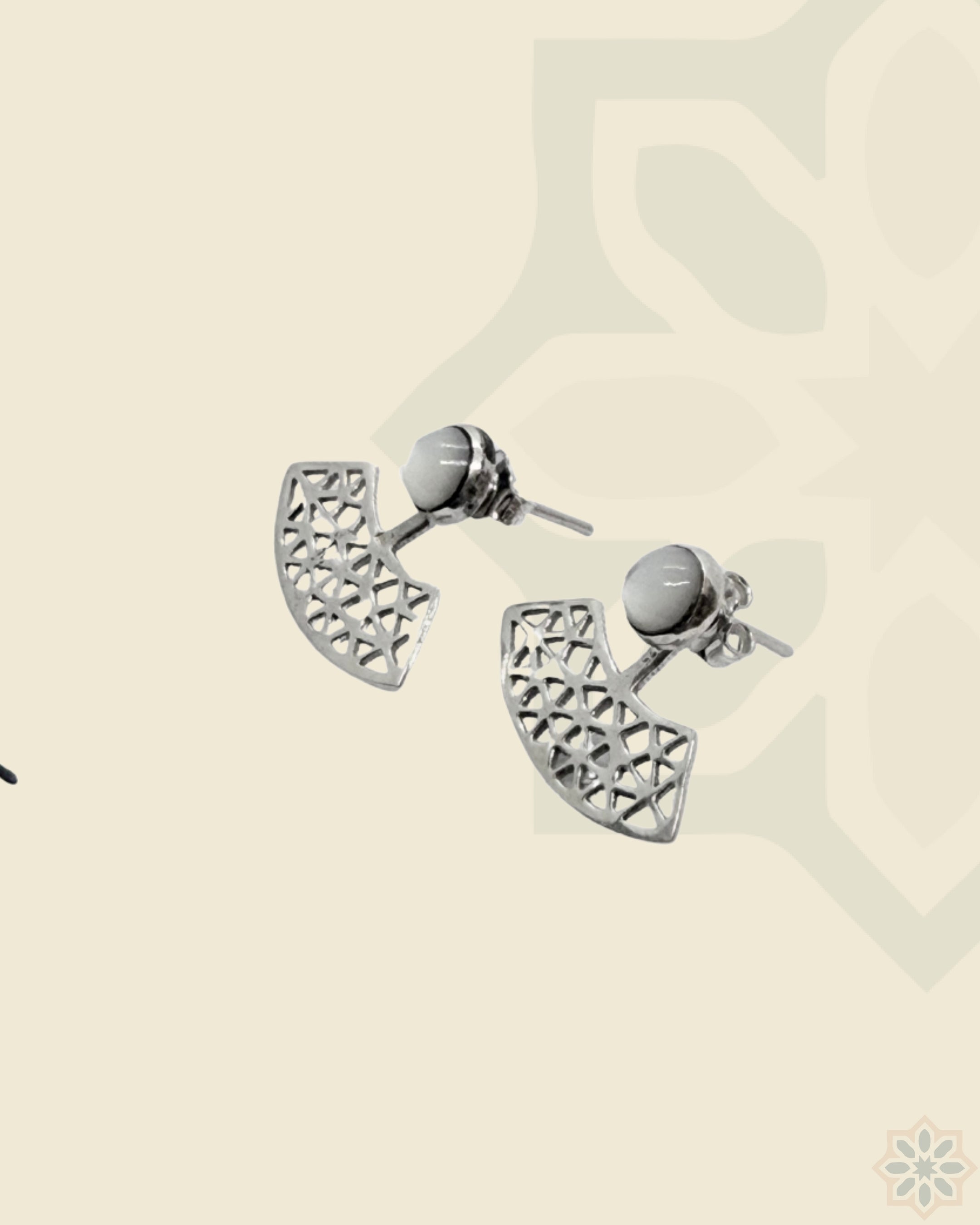 Noor Earrings – Radiance in Geometry