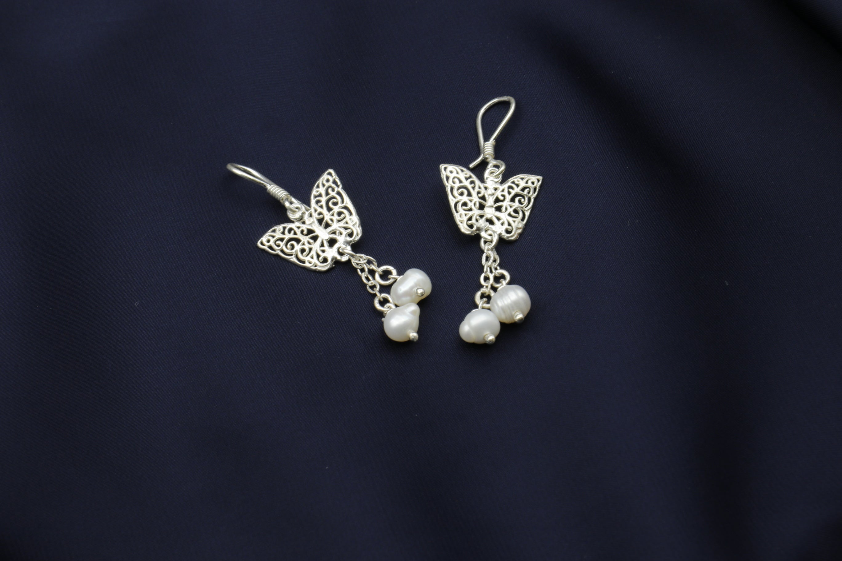 Simple Butterfly Earring (Pearl)