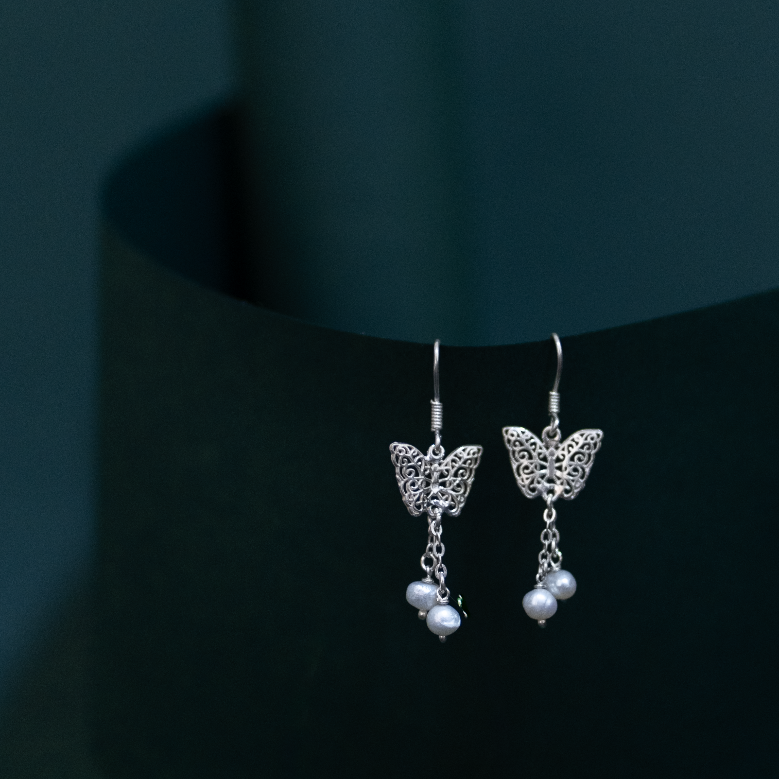 Simple Butterfly Earring (Pearl)