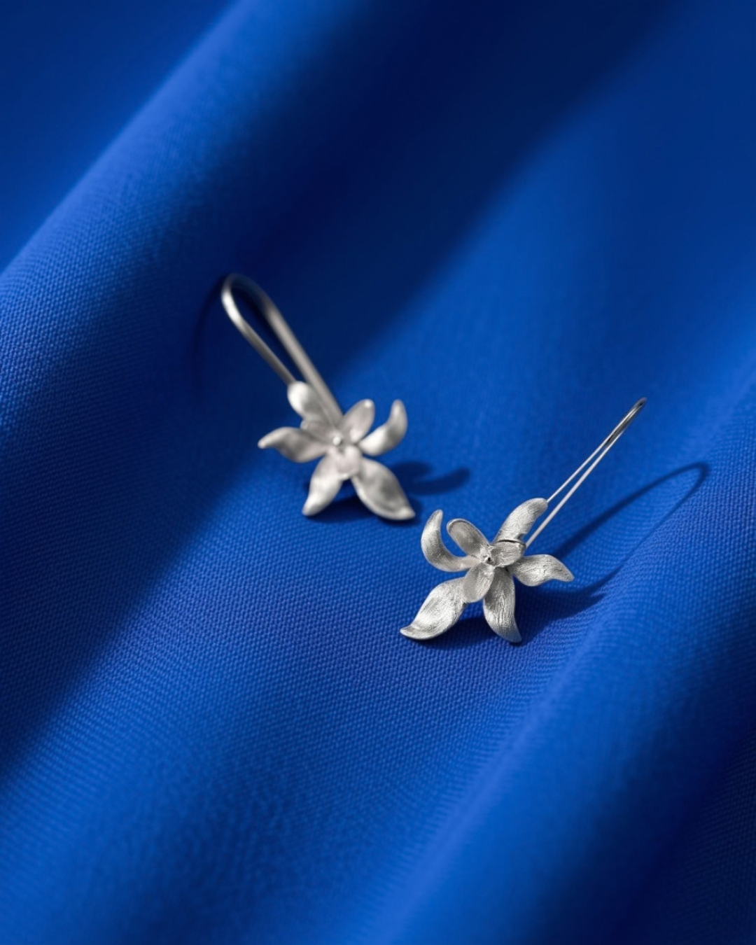 Blooming Lily Drop Earrings 4323 ﻗﺮط