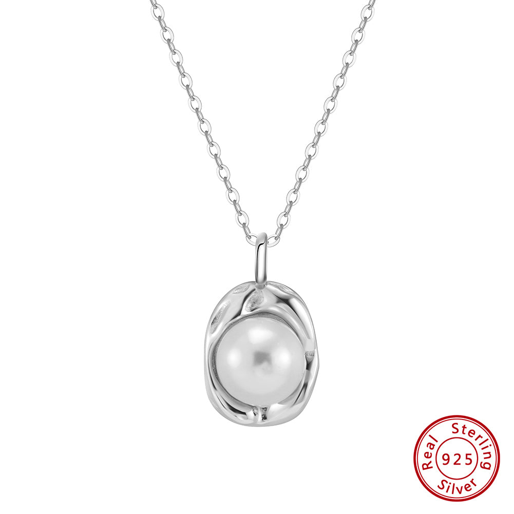 Simple Necklace with a Large Pearl