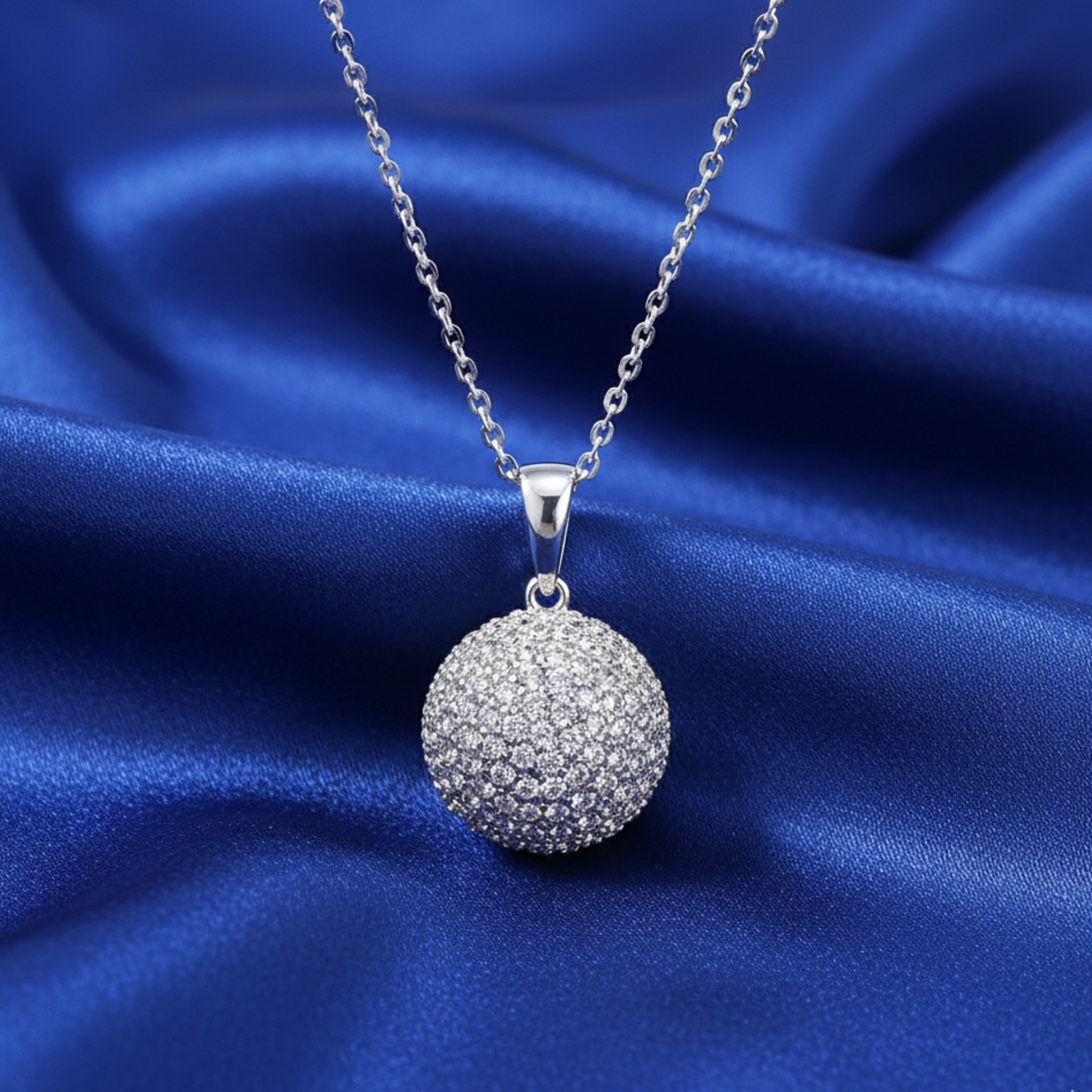 Shimmering Necklace Silver
