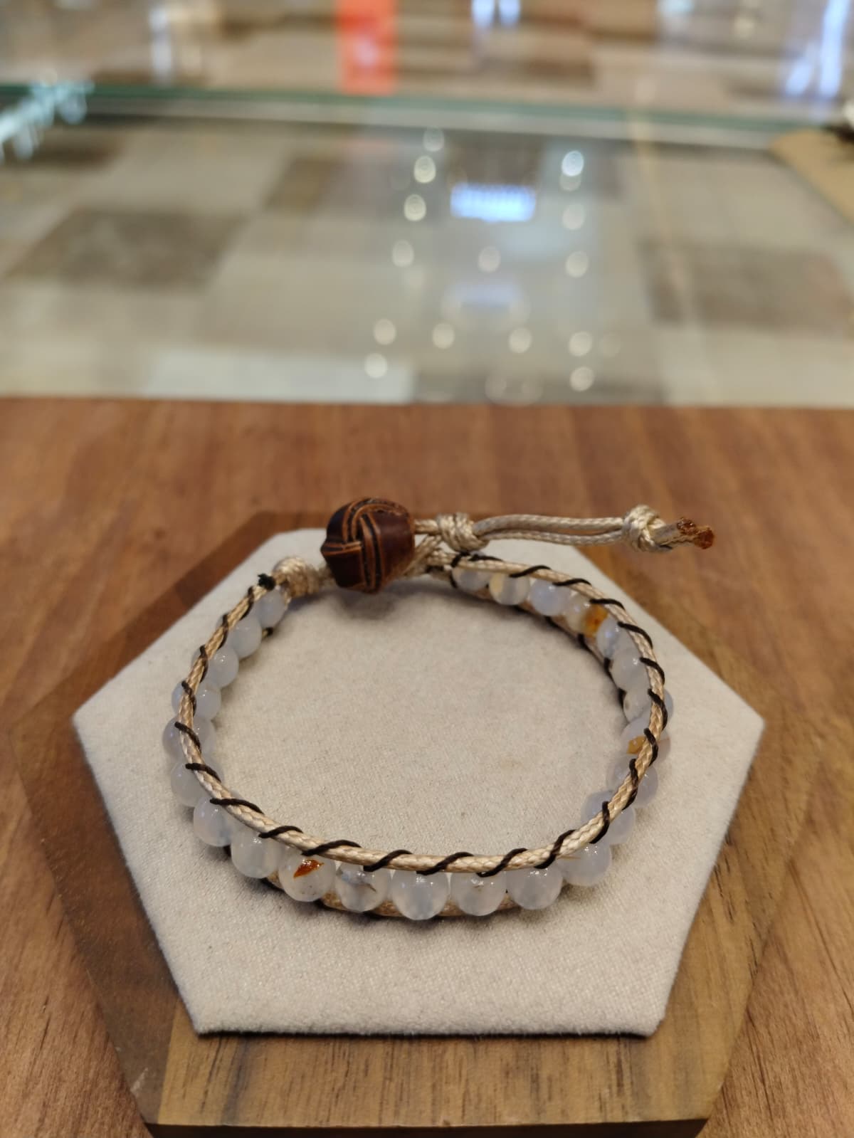 Golden thread bracelet with transparent white Agate 12057