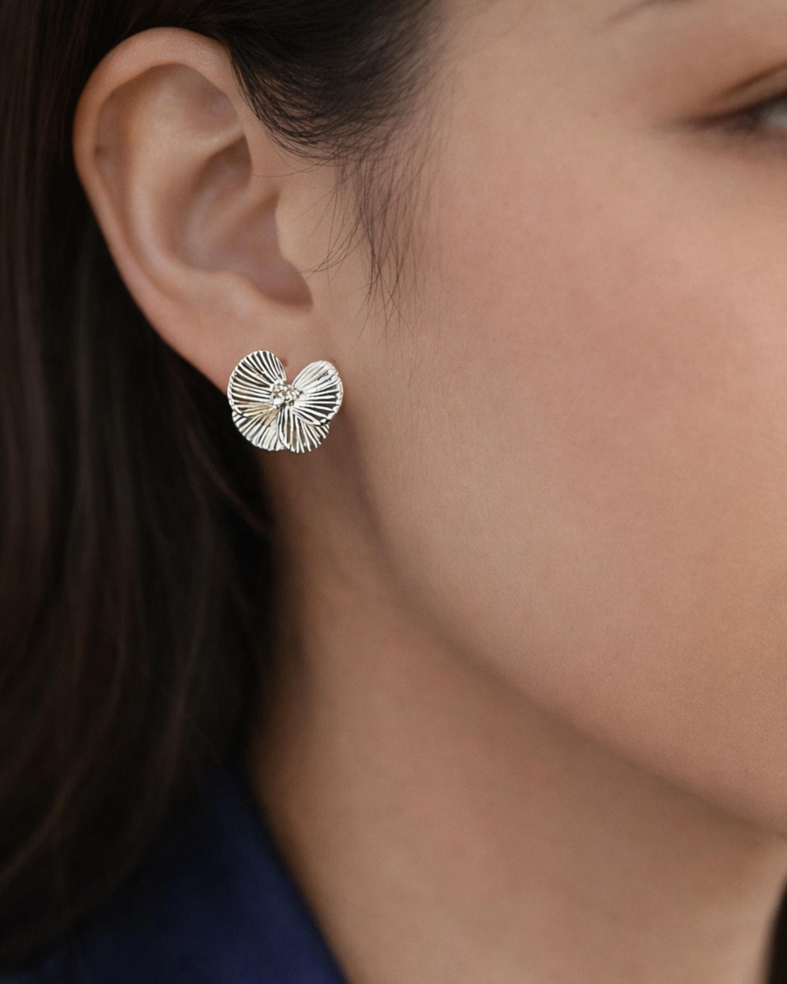 The Silver Lily Earrings 4299