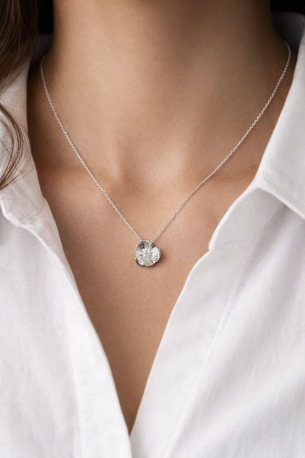 The Silver Lily Necklace 6275