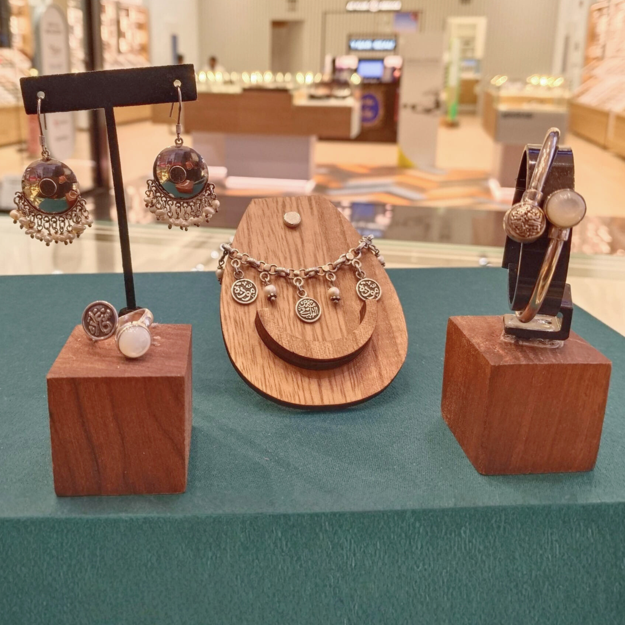 happiness swirl pearl set