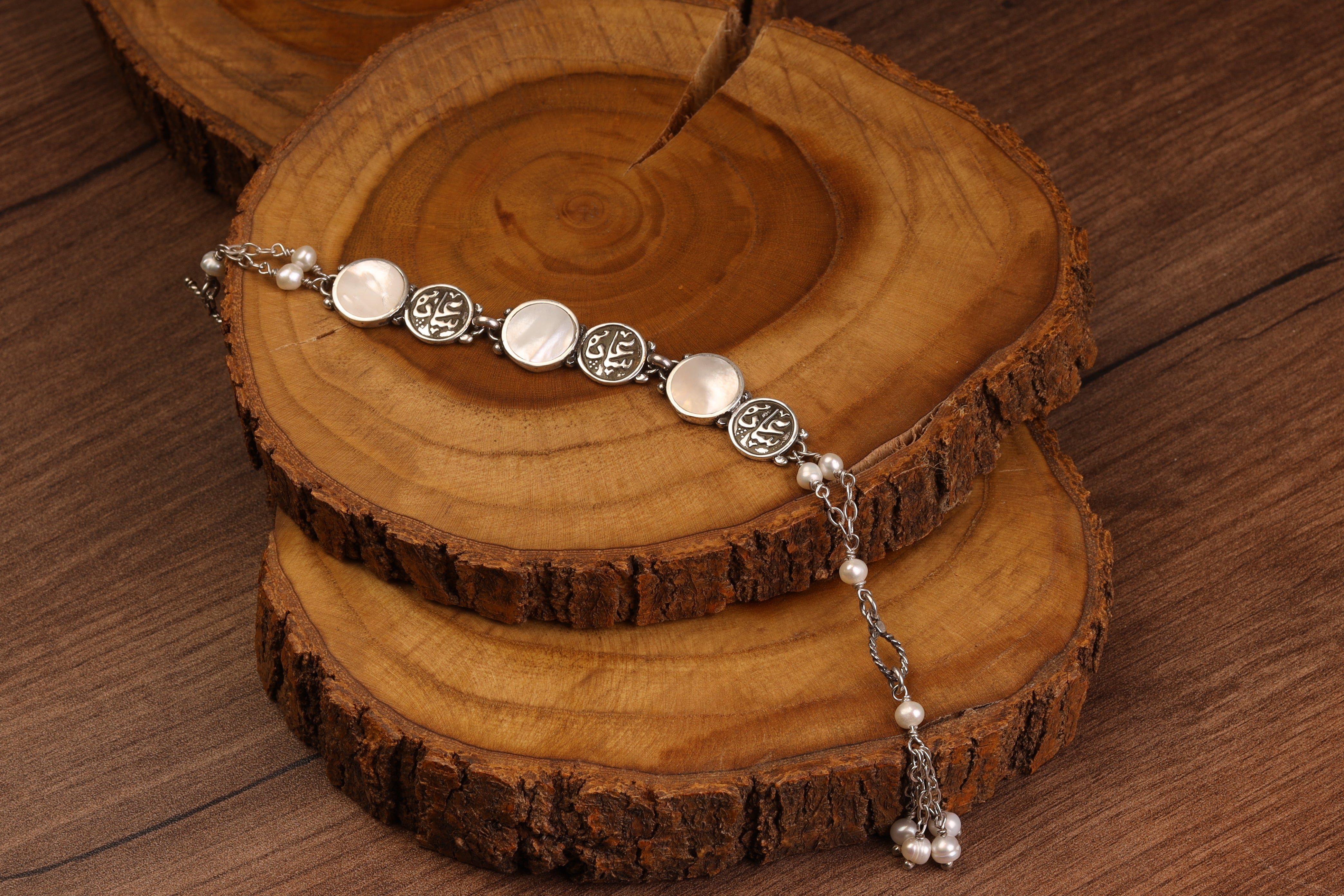 Happiness bracelet with pearls
