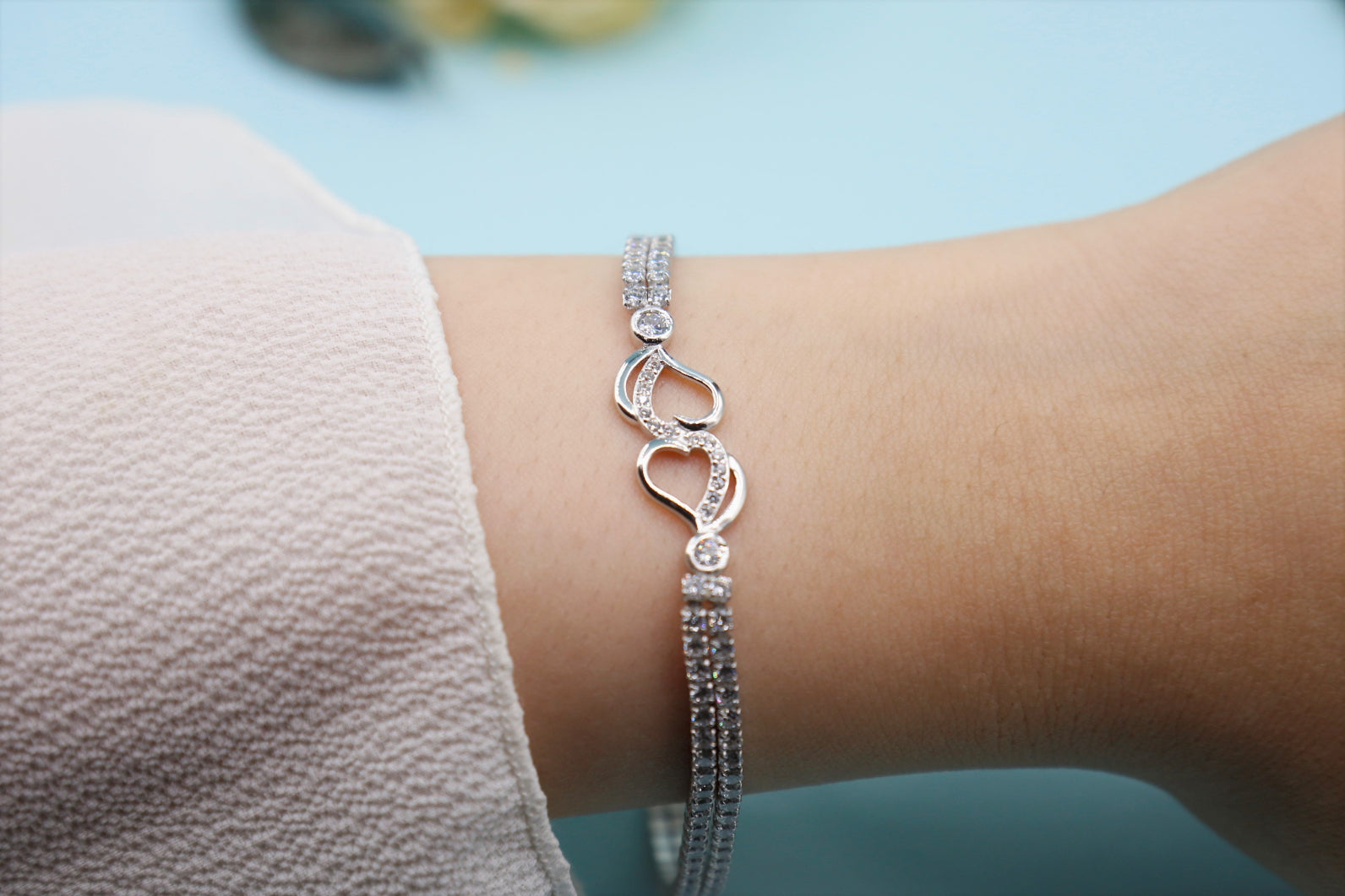 سوار فضي - قلبان مقلوبان