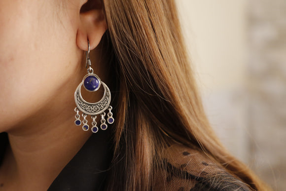 Earring of hope with dark blue lobes