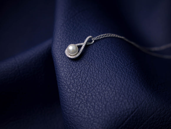 Silver necklace- Infinity pearl