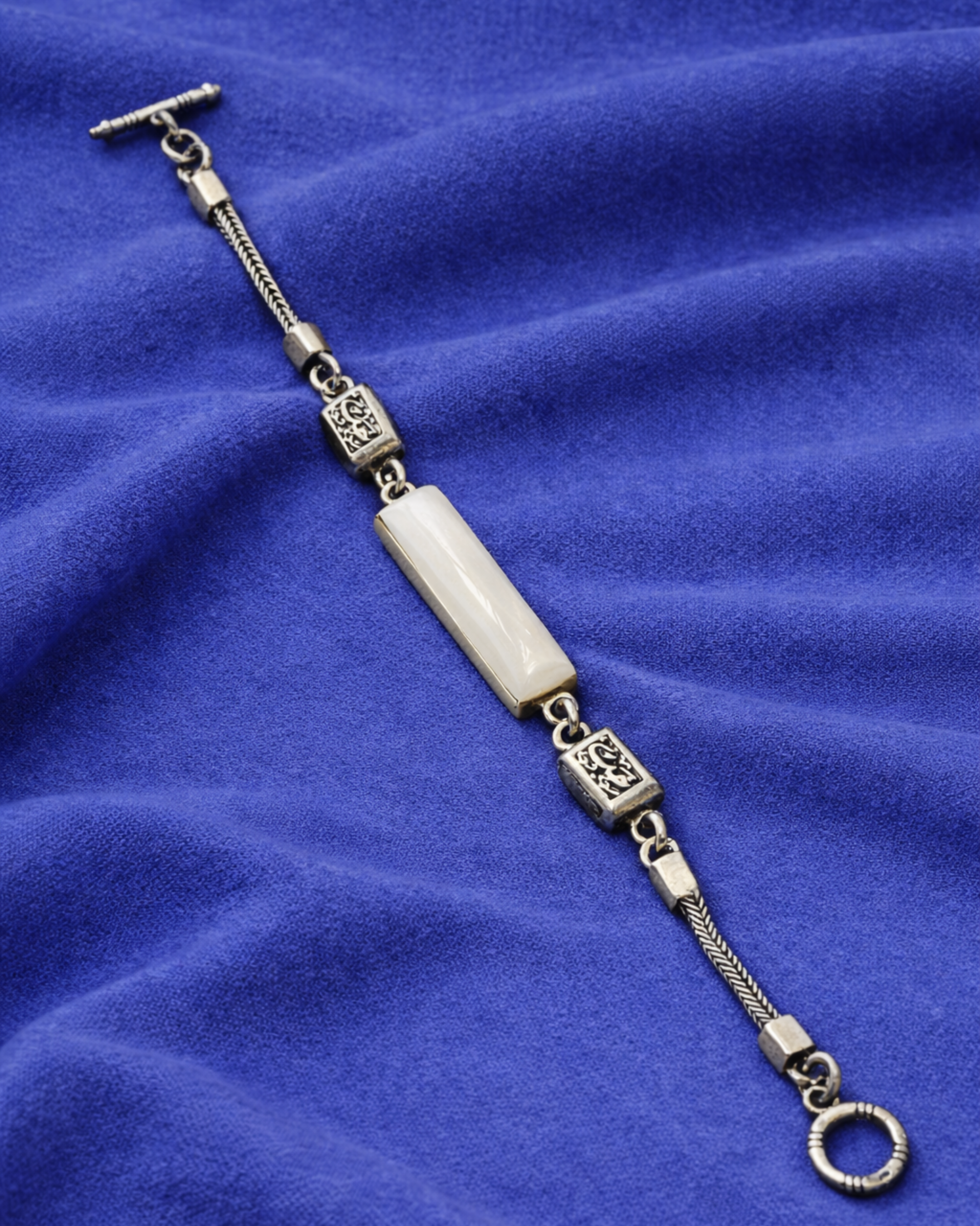 "Love" rectangular bracelet (Pearl)