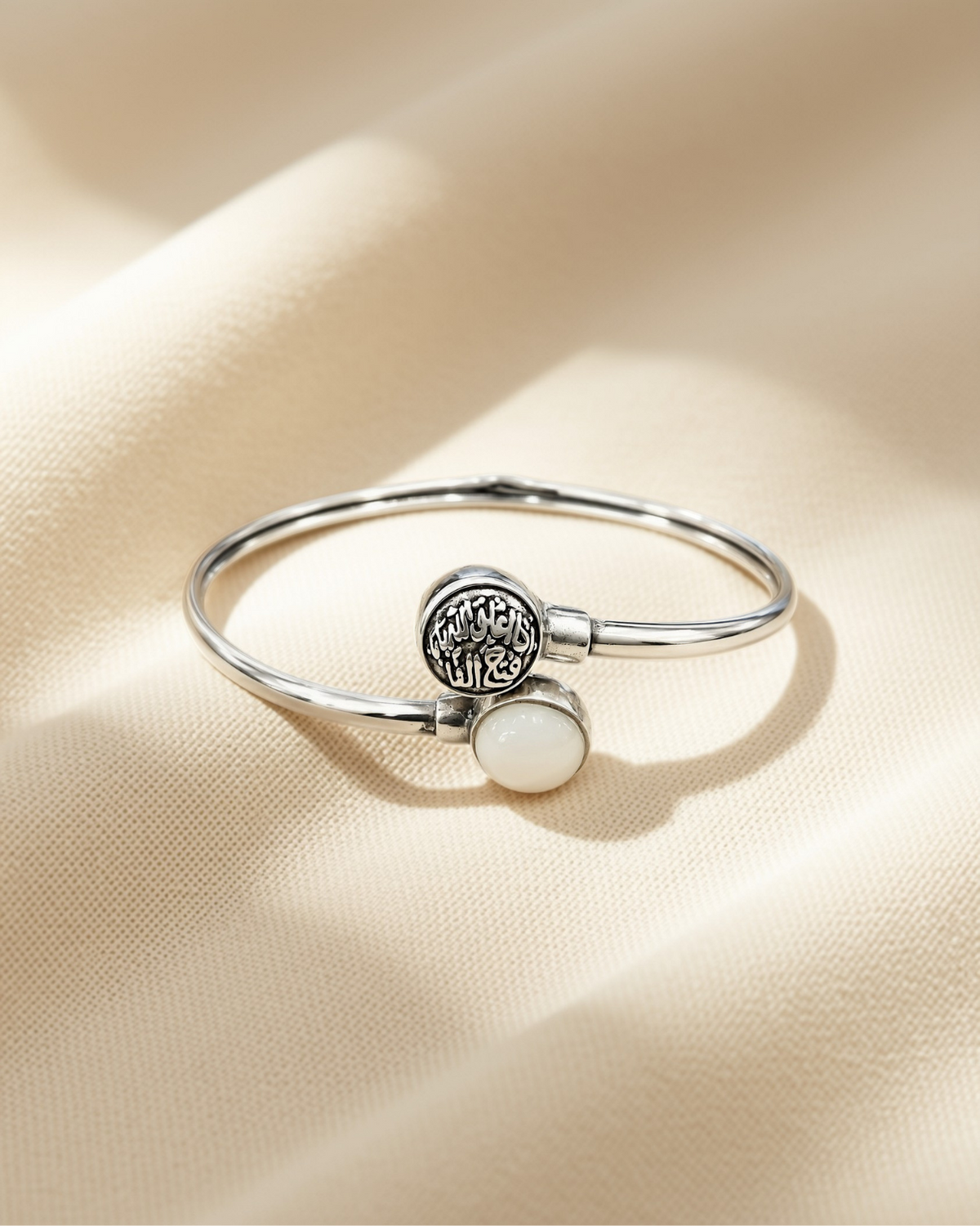 Ease Bangle with Pearl 1328