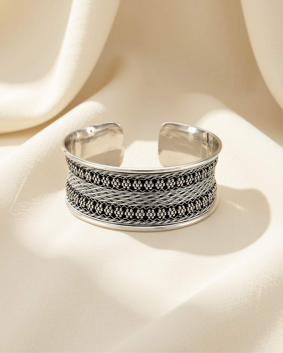 The Heritage Motif Bangle Large 1337