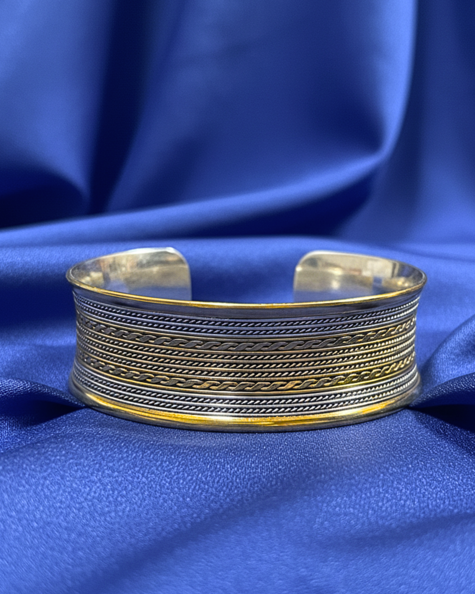 Gold-Trimmed Multi-Chain Silver Cuff Bracelet 1367 إسواره