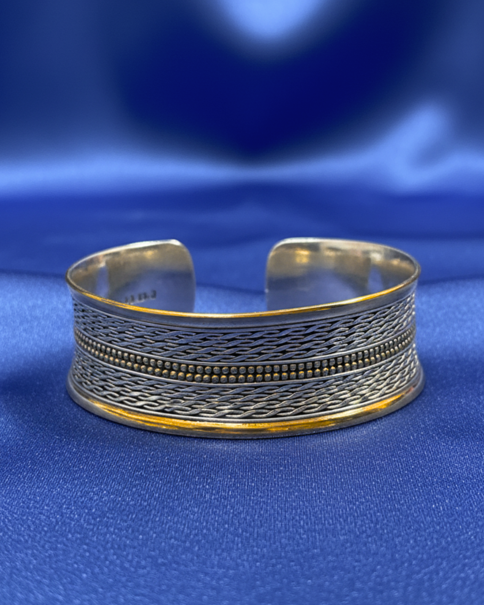 Gold-Bordered Dense Weave Cuff Bracelet 1368 إسواره