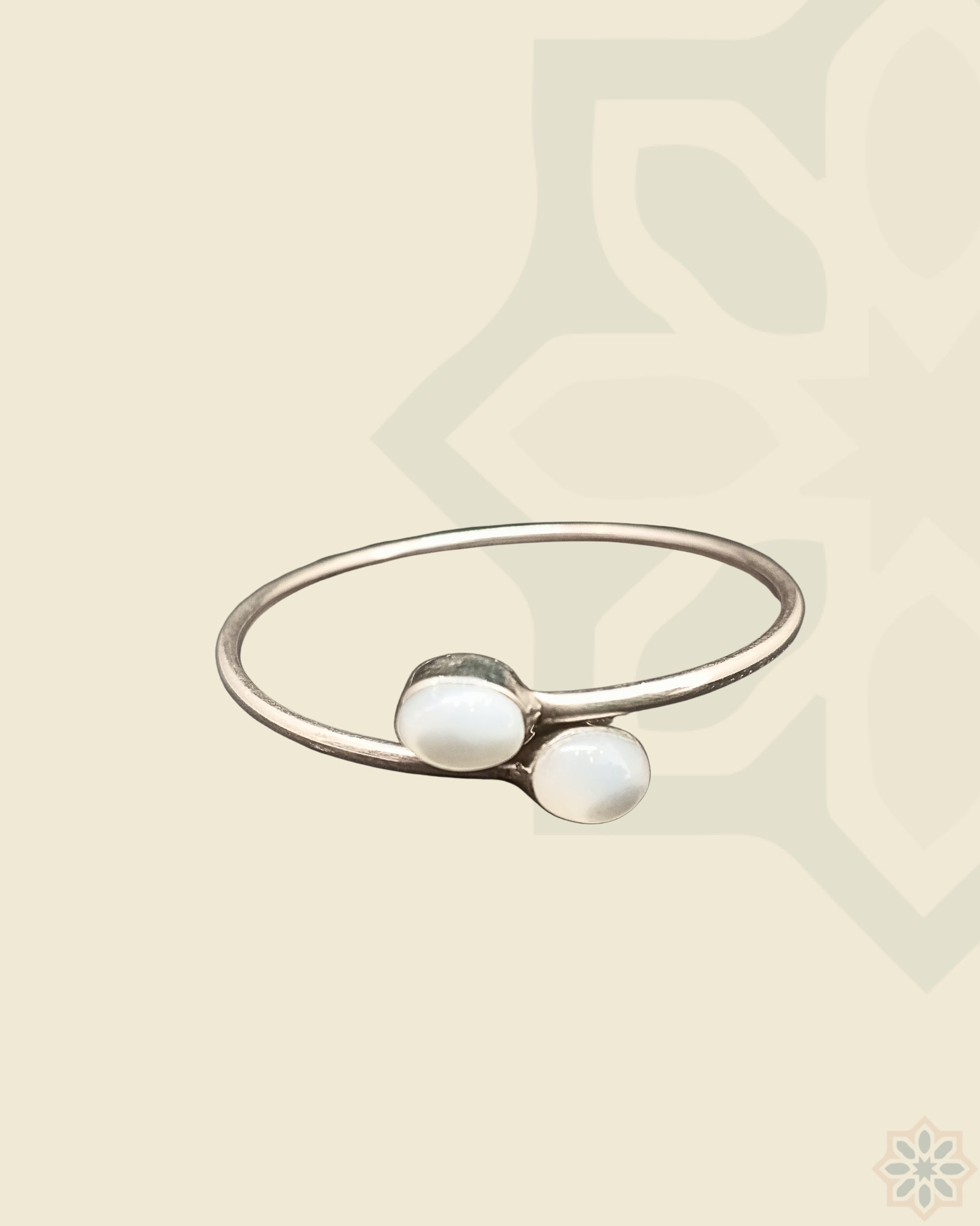 Pearl Glow Bangle