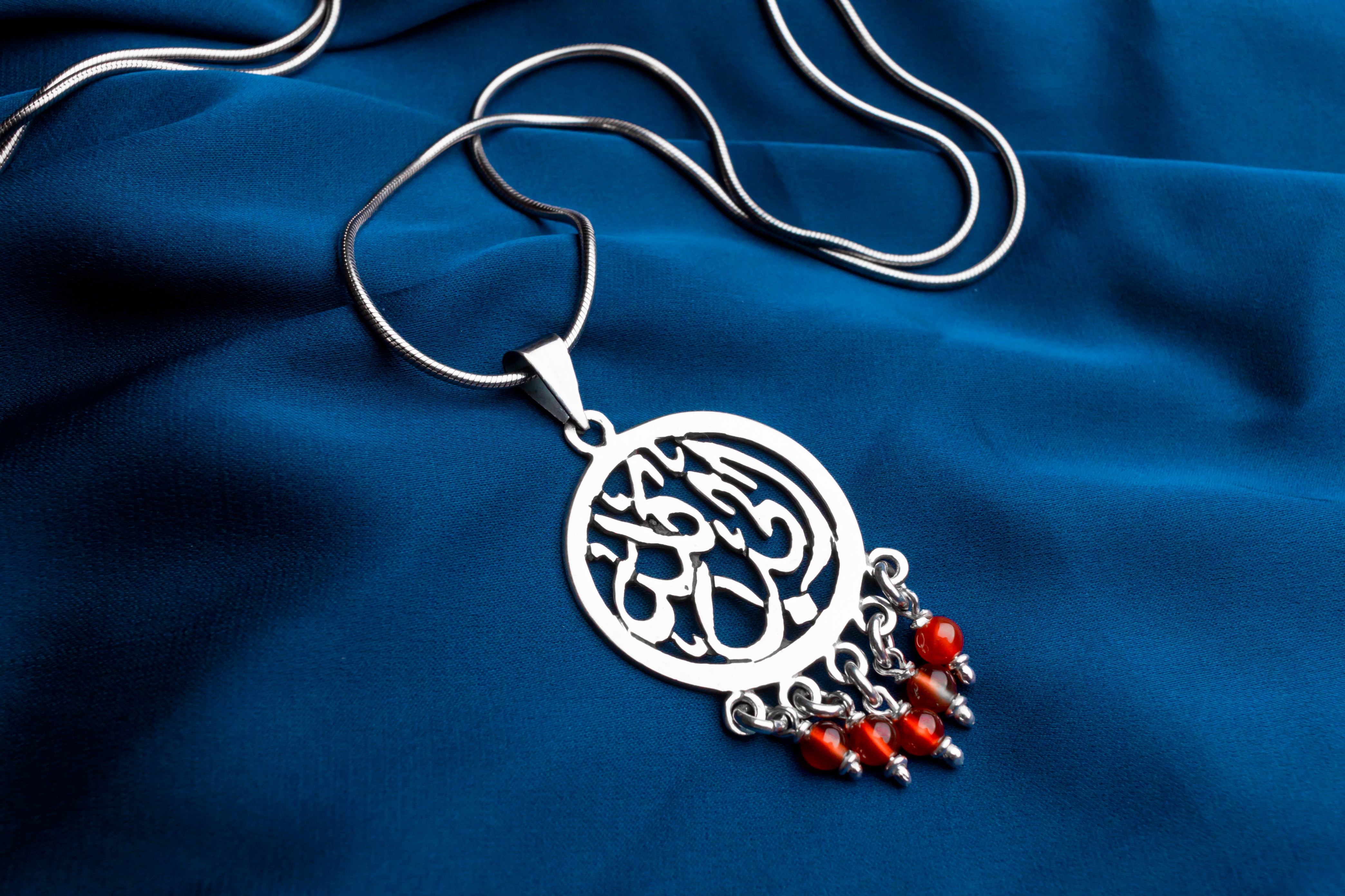 "The whole Love" Pendant with Maroon Stones