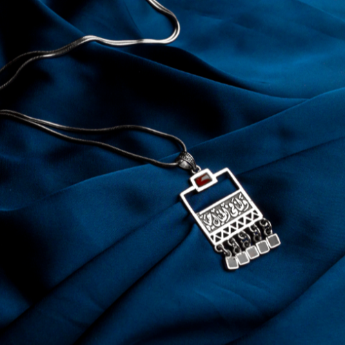 Imagination Square Pendant With 5 Maroon Stones