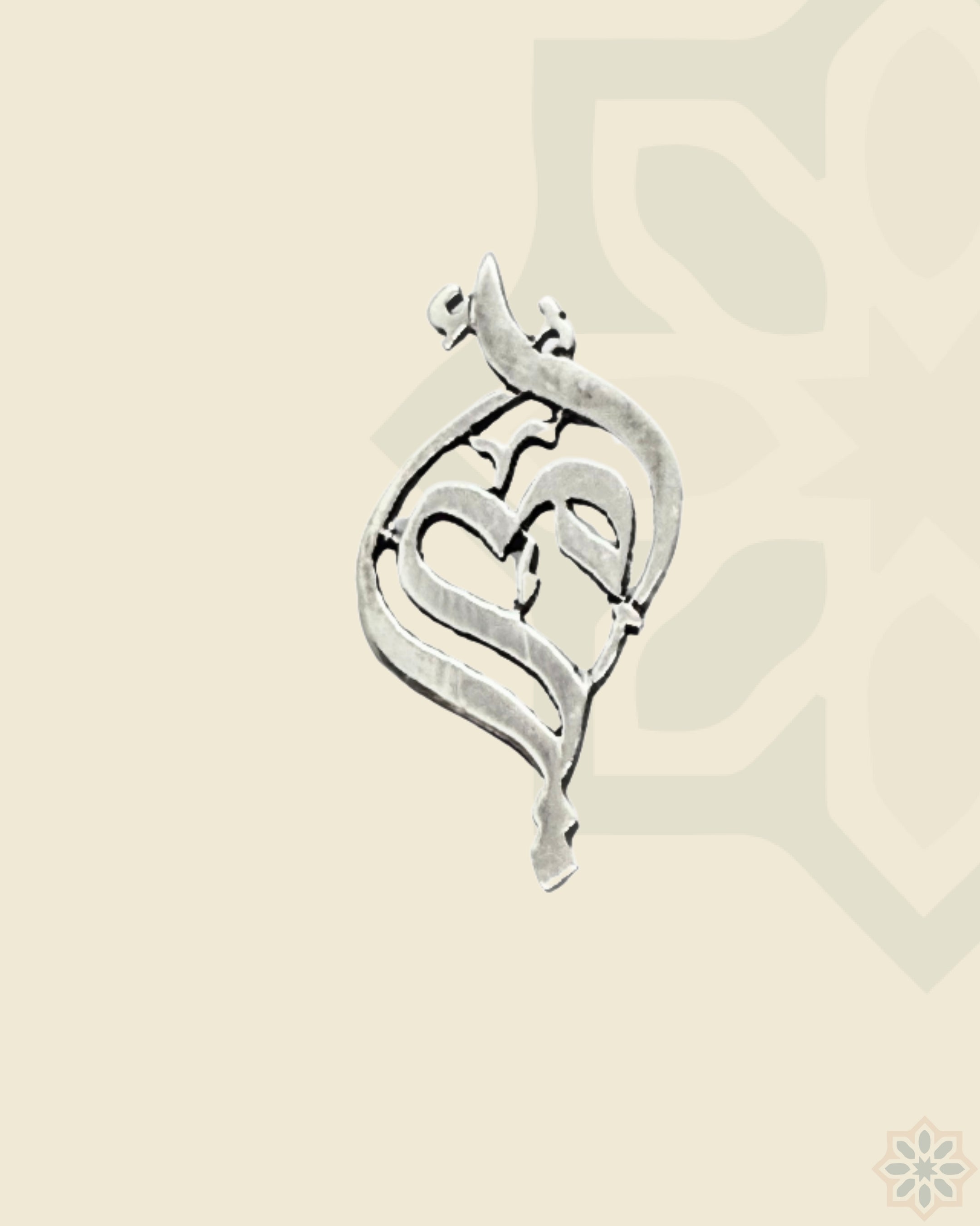 "Mom" Silver Calligraphy Pendant – A Timeless Tribute