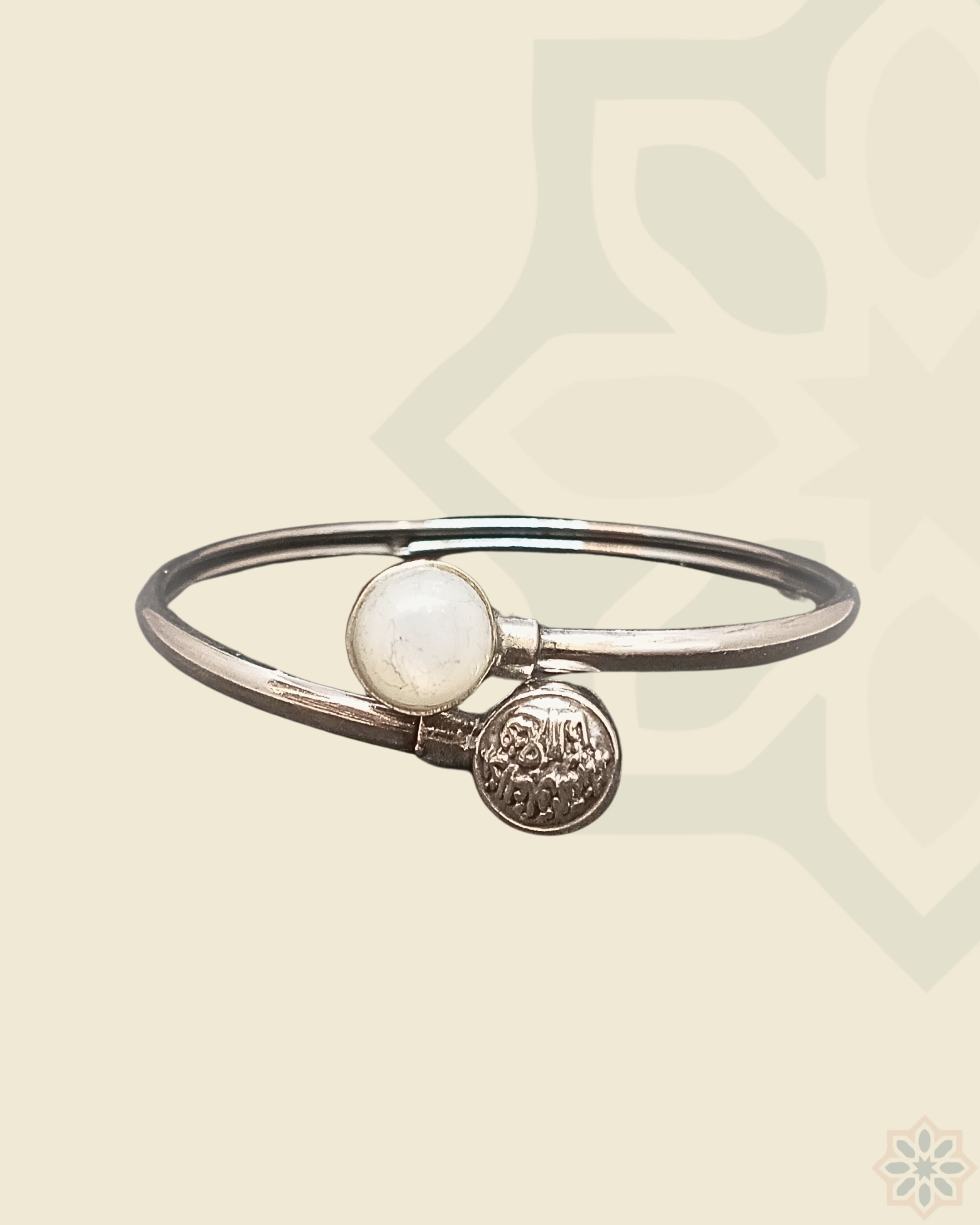 Ease Bangle with Pearl