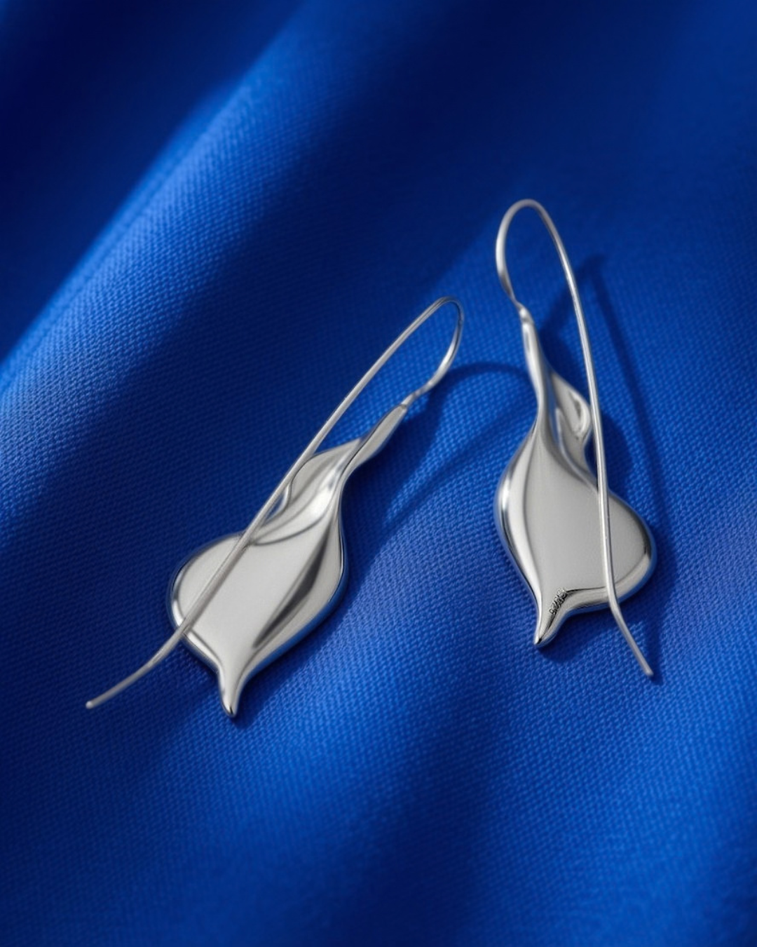 Calla Lily Drop Earrings 4321  ﻗﺮط