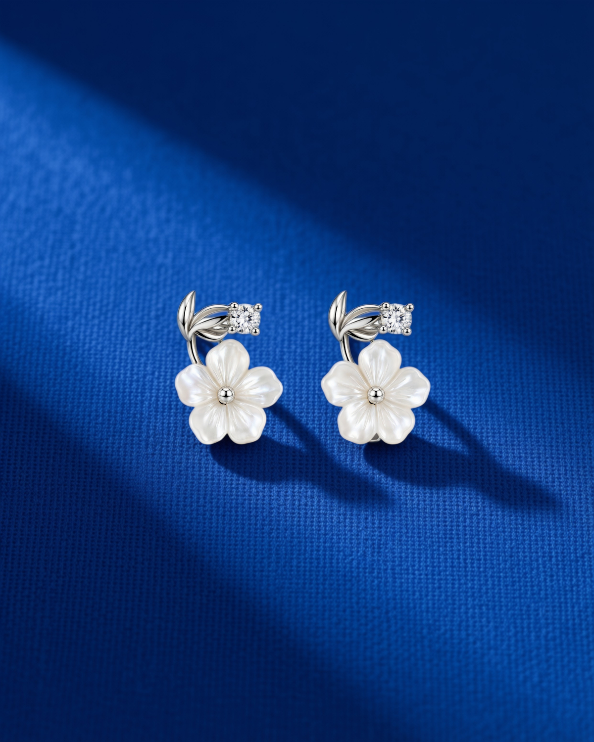 Little Blossom Stud Earrings 4328 أقراط