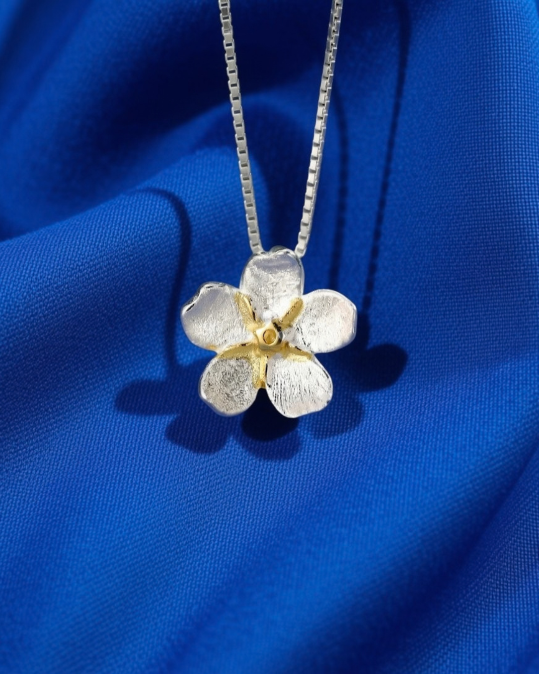 Forget-Me-Not Flower Necklace ﻗﻼدة  6309