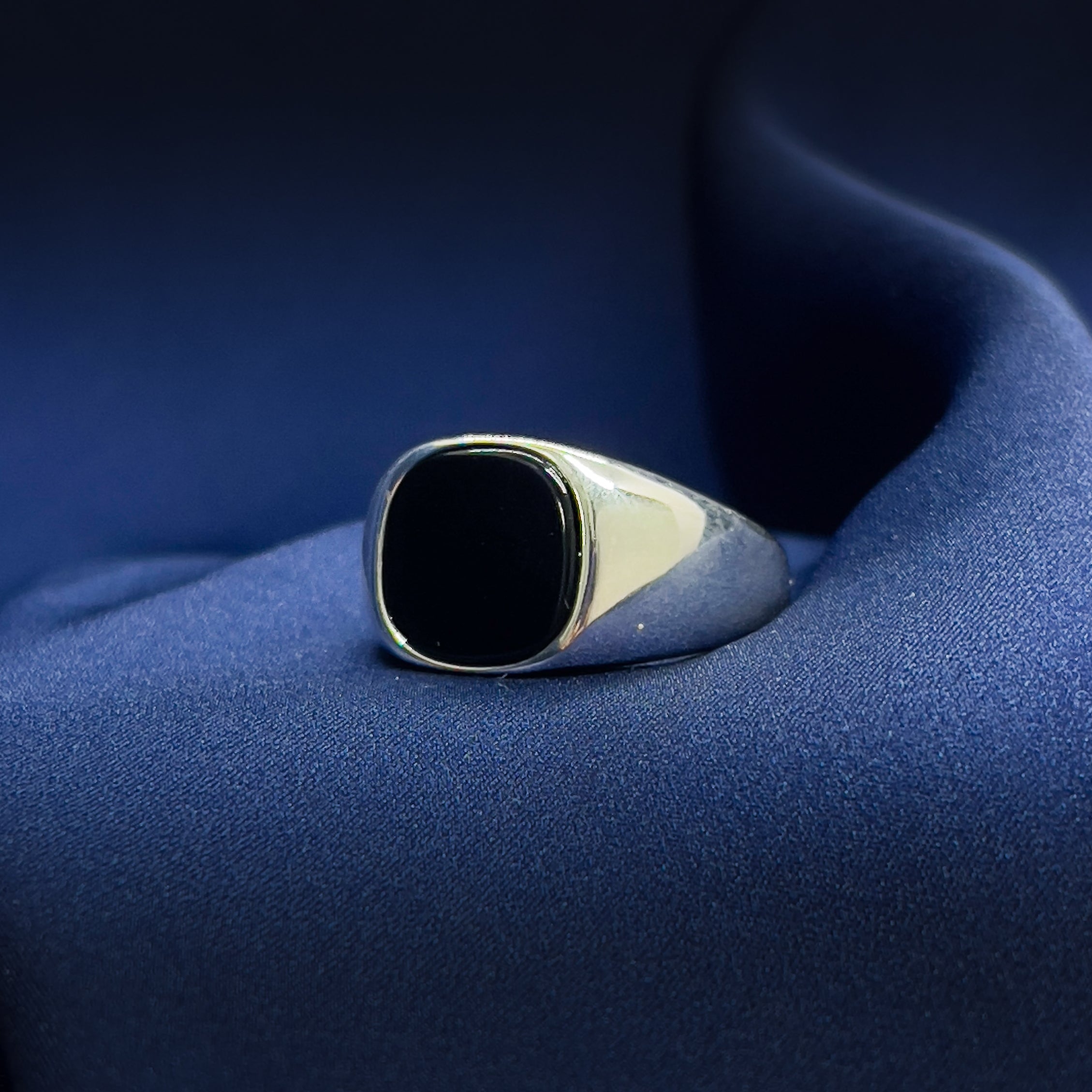 Onyx Crest Ring