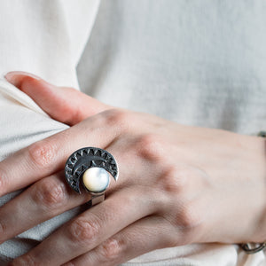 Crescent ring with Pearl