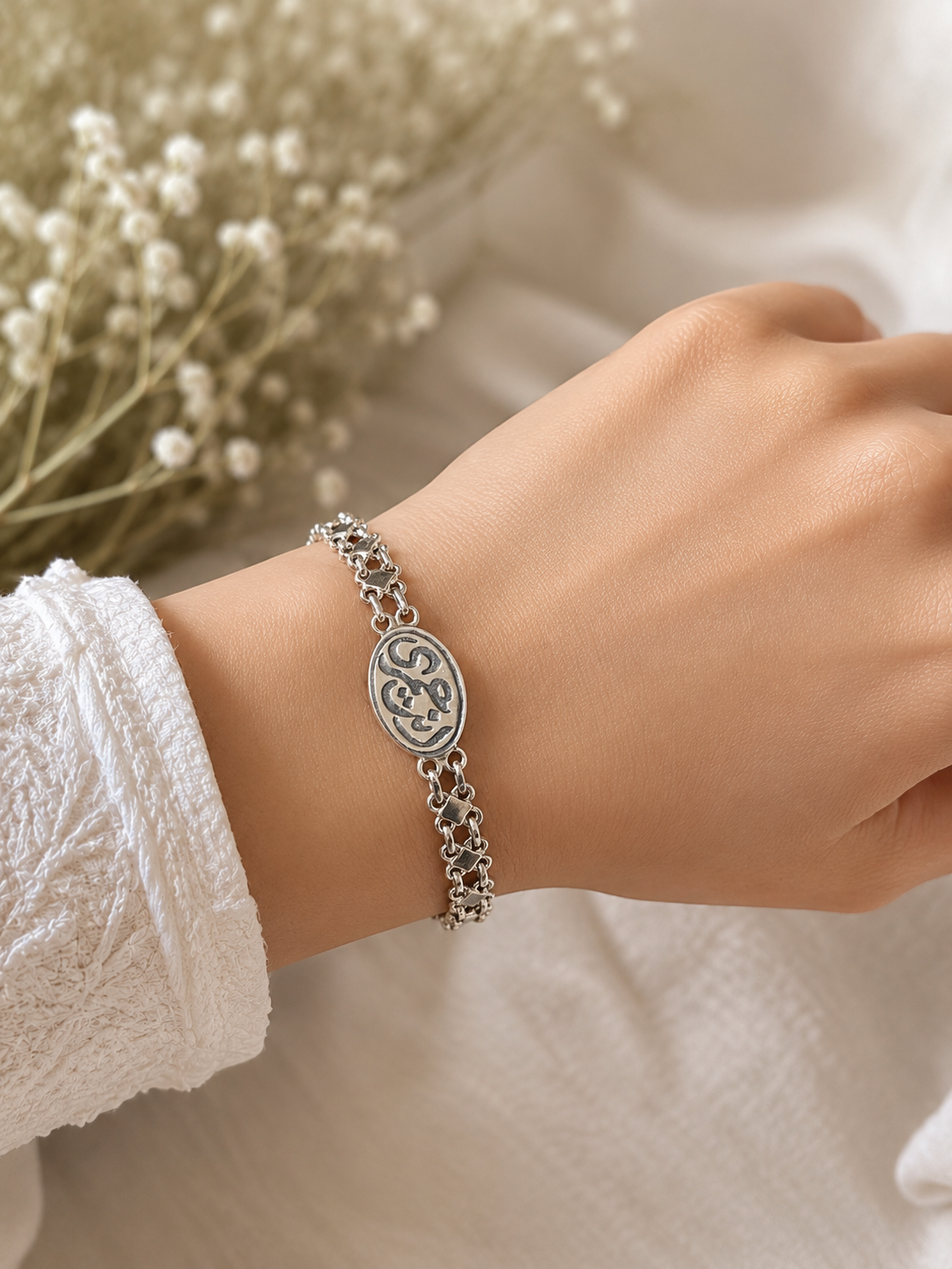 Geometric Link Arabesque Medallion Bracelet 1374
