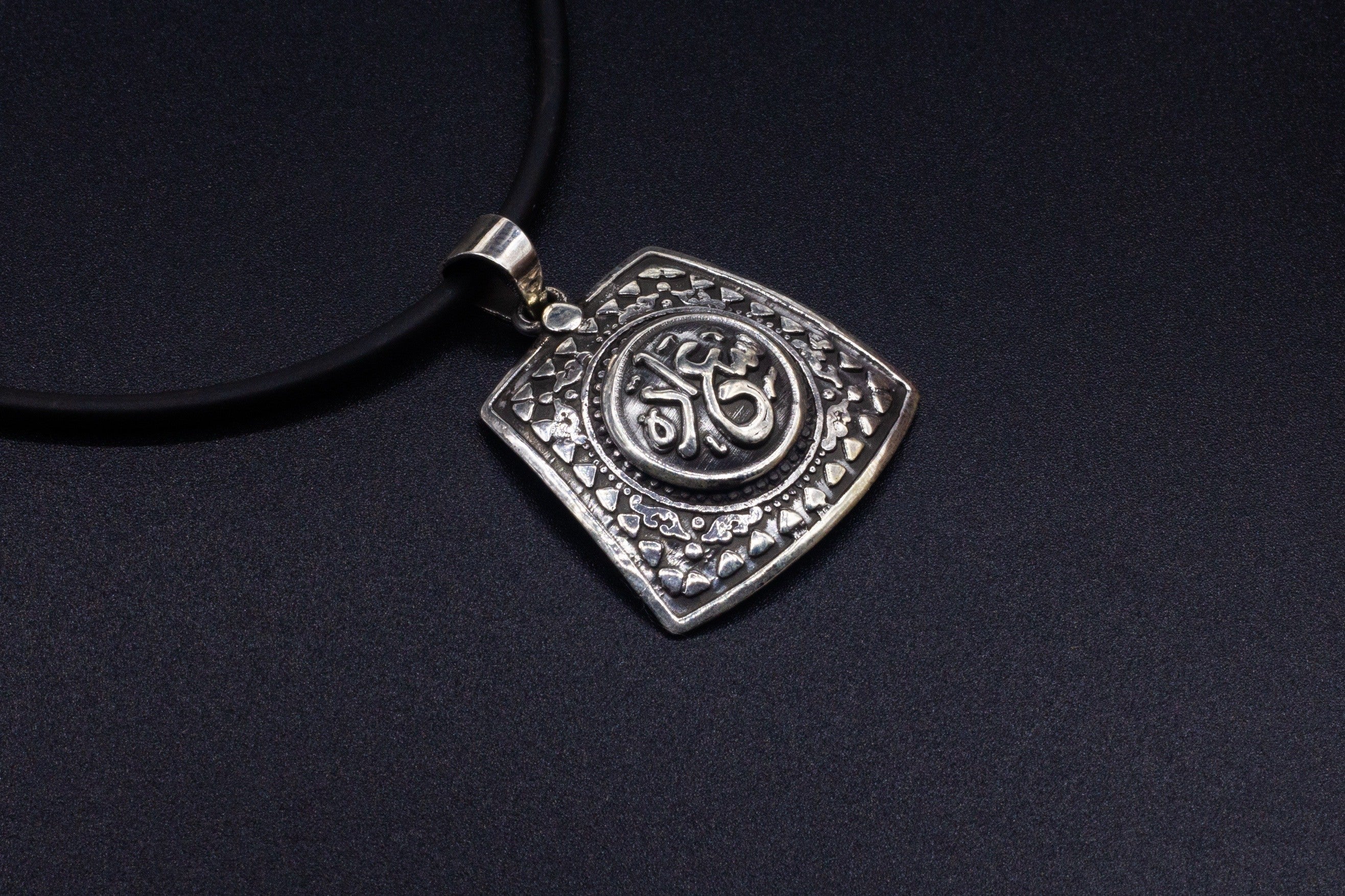 Oriental pendent-Happiness Square