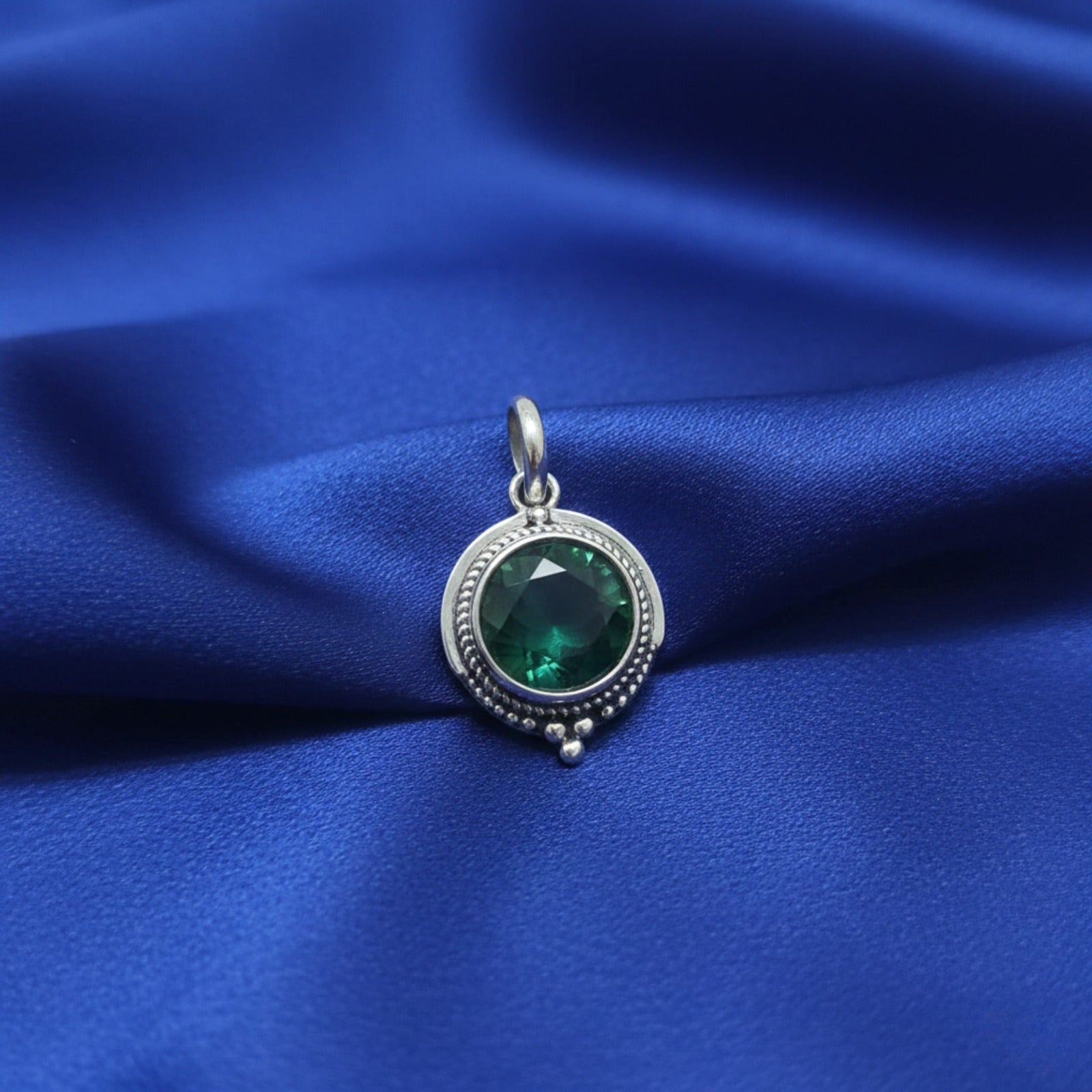 Pendant with Round Emerald