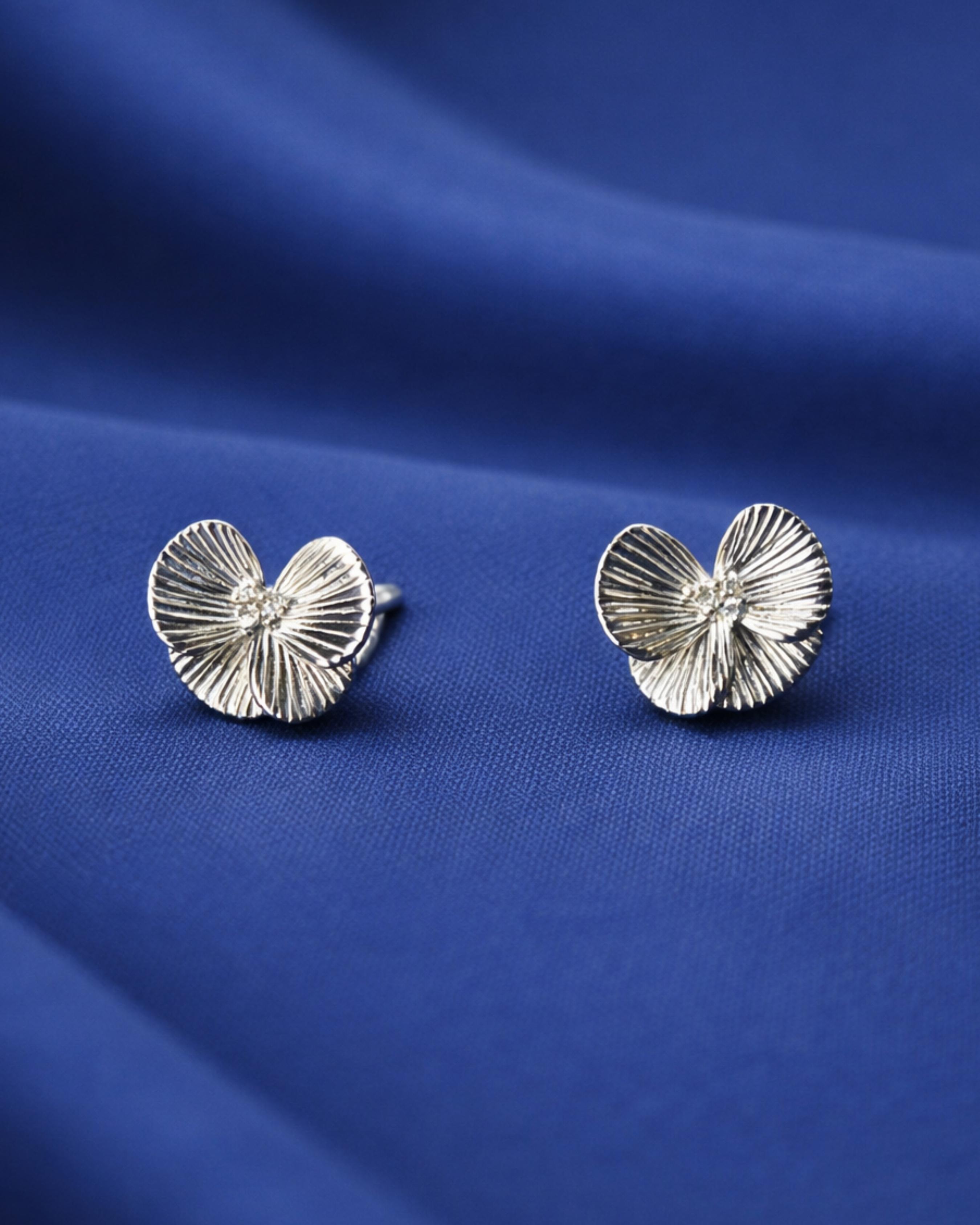 The Silver Lily Earrings 4299
