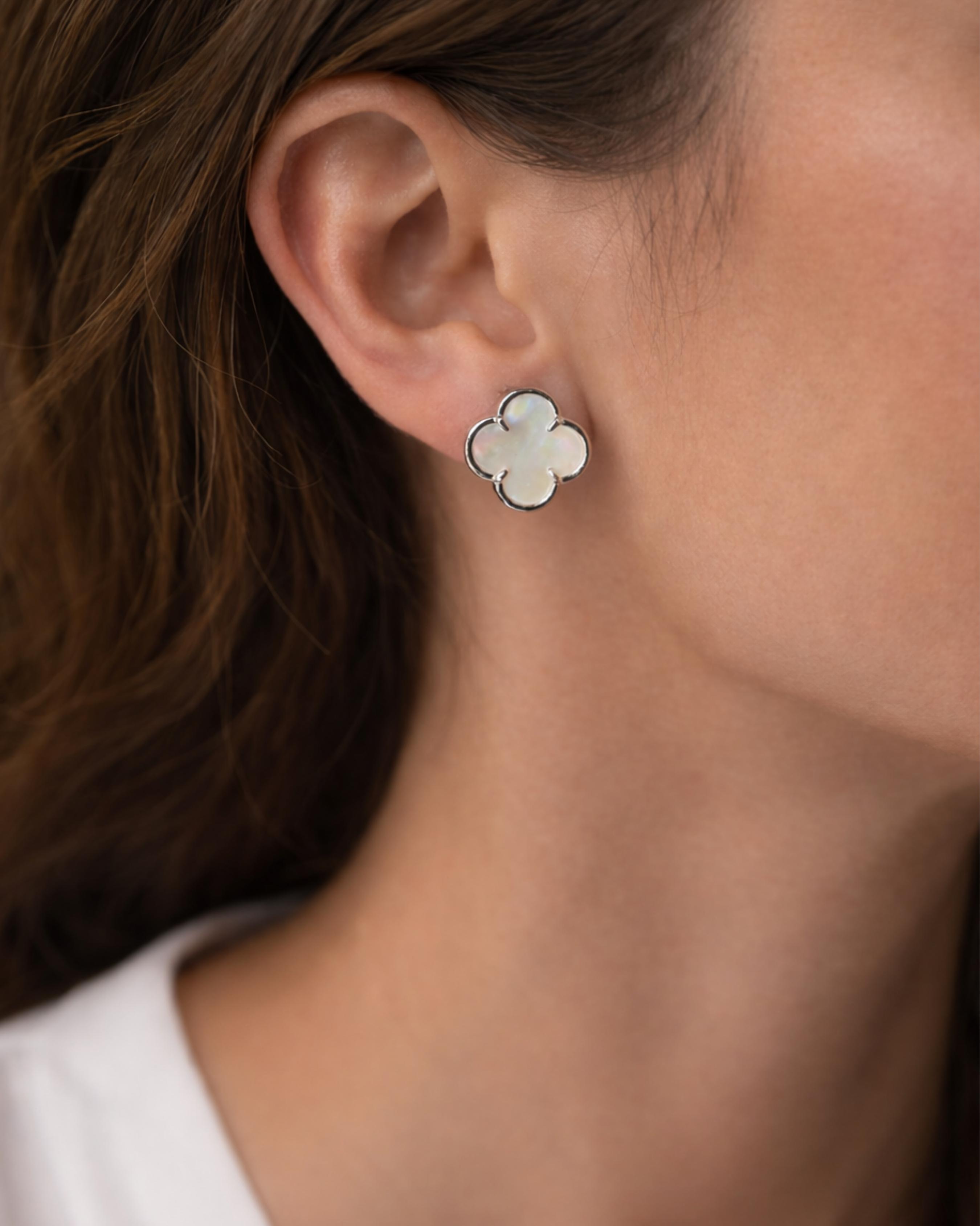 The Mother-of-Pearl Clover Earrings 4305