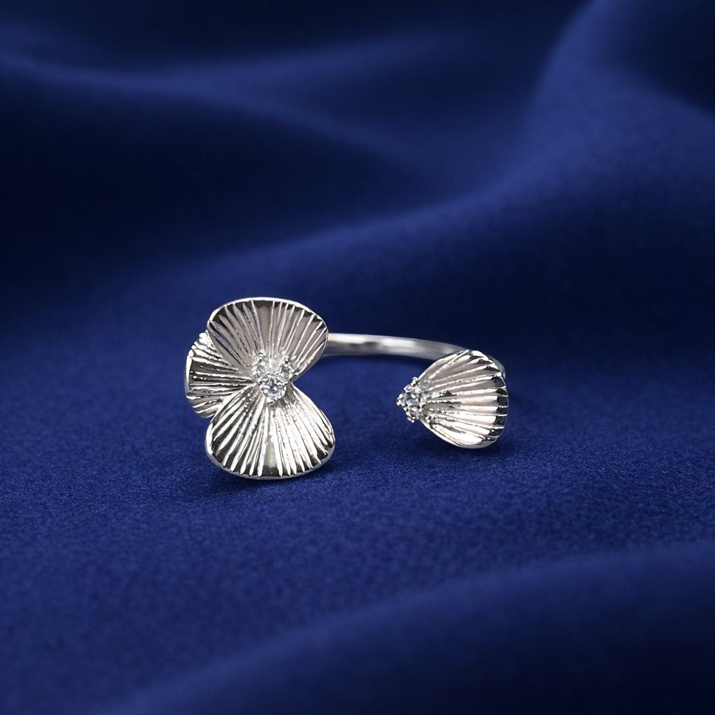 The Silver Lily Ring 7374