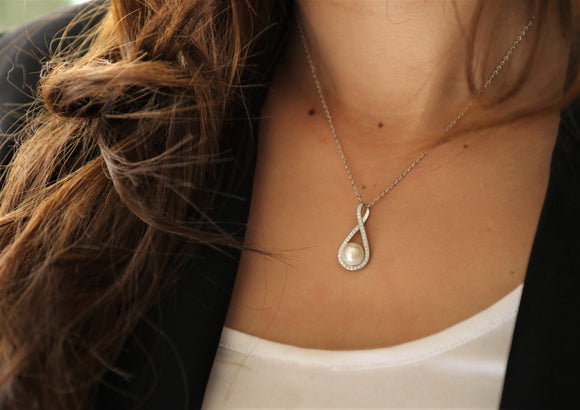 Silver necklace- Infinity pearl