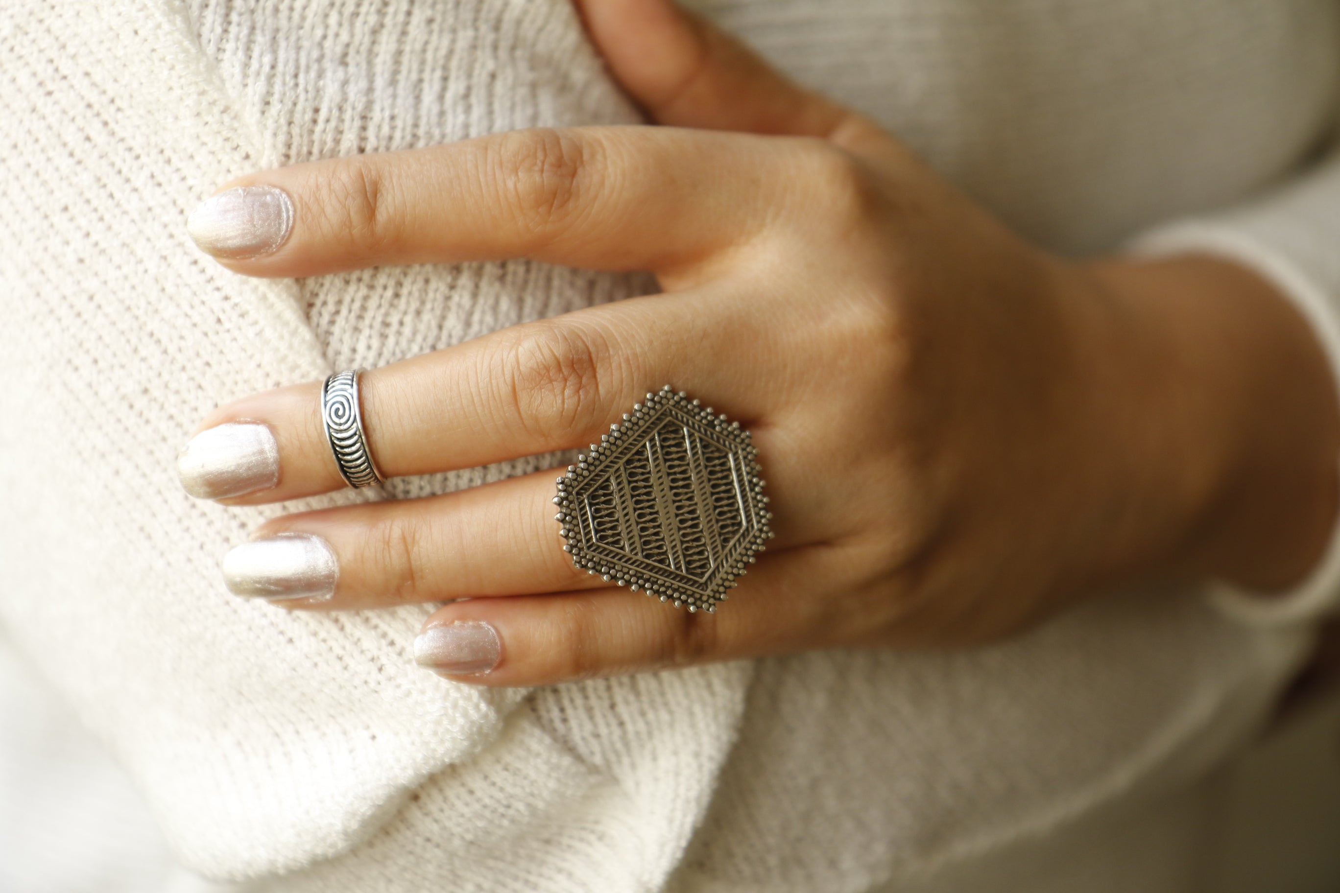 Hexagonal ring